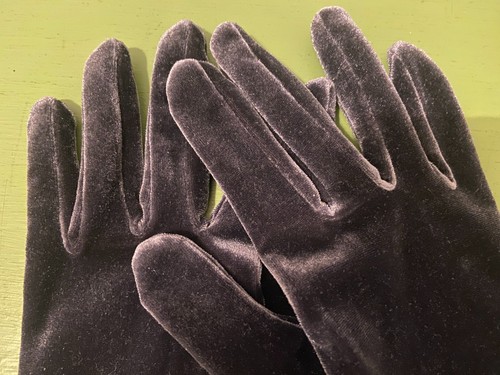 Grey velvet gloves vintage