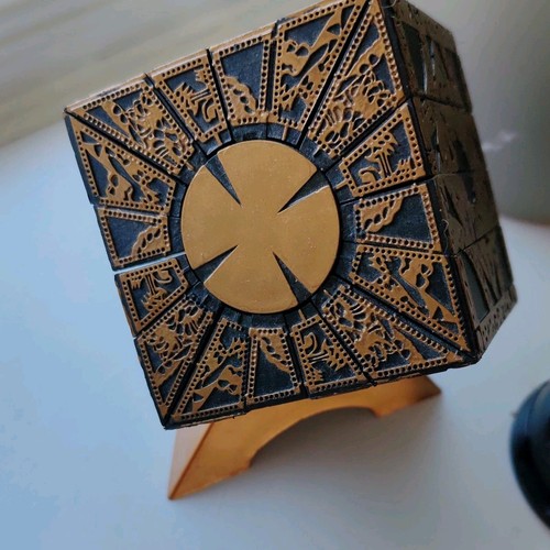 Hellraiser puzzle box free - hellraiser,