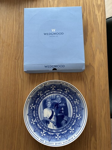 Royal commemorative plates - royal,
