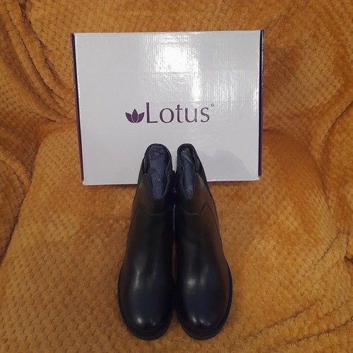 Women lotus new with tags - new,