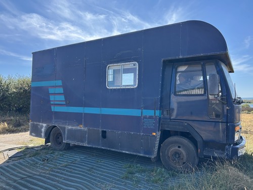 0813 ford cargo horsebox - 0813,