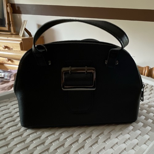 Small black bag with zipped - bag,
