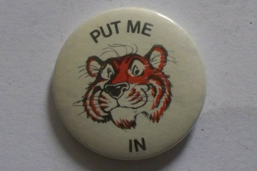 Esso petrol pin - esso, badge