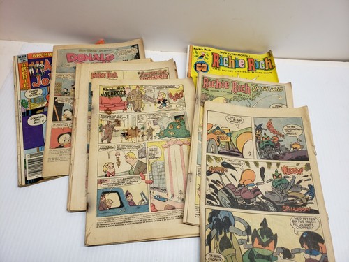 Bunch old comic - bunch, of
