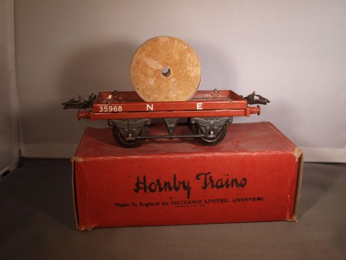 Hornby trains gauge flat - trains, o