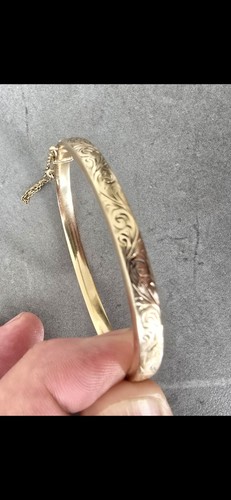9ct gold hinged bangle - 9ct,