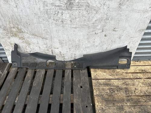 Audi windscreen scuttle - 8t,