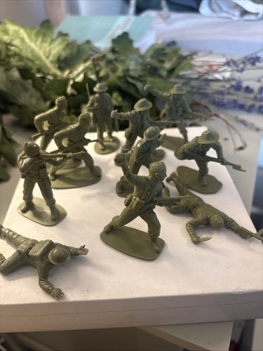 Plastic toy soldiers job - job, lot
