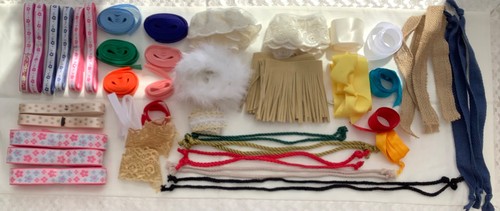 Mixed bundle fabric edging - of,