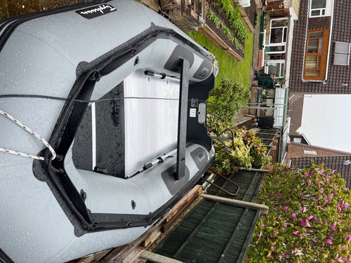 Inflatable dinghy 