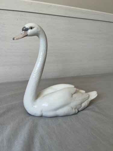 Lladro graceful swan - swan, figurine