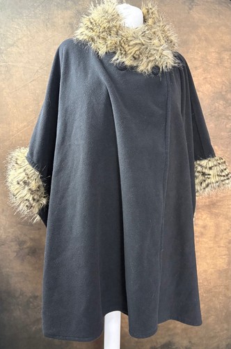 Black fake fur leopard - &,
