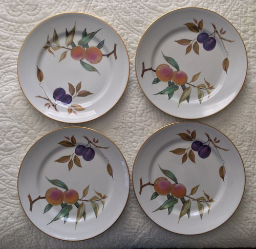 Four dinner plates - ,