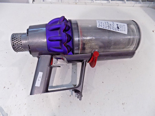 Dyson v10 vacuum cleaner - dyson, main