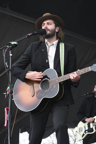 Singer guitarist ben - ben, schneider