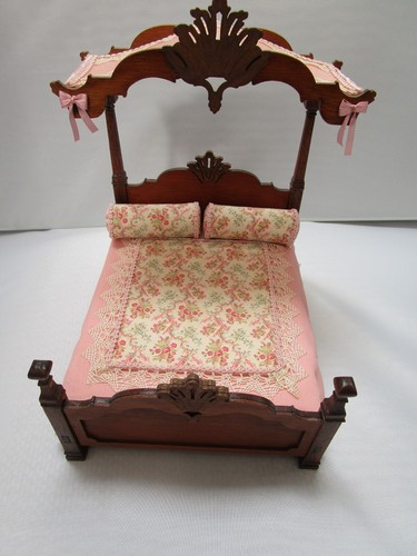 Half tester bed - half, 1:12