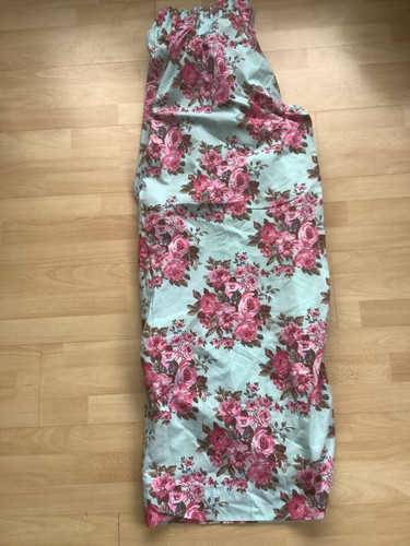 Pair next rose - pair,
