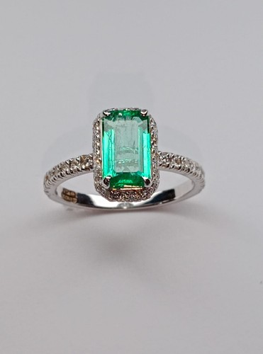 Beautiful natural emerald - beautiful,