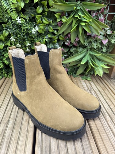Fairfax favor nubuck sheepskin - favor,