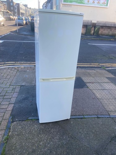 Lec medium fridge freezer - lec,