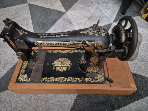 Singer sewing machine - singer,
