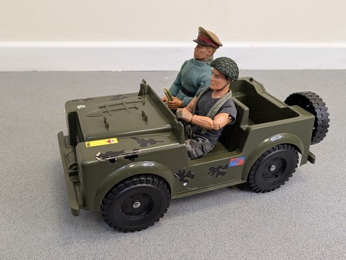 Vintage scale military toy - scale,