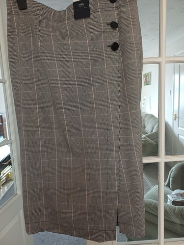 Ladies skirt size 16 new - skirt,