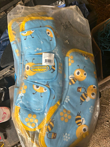 Weatherbeeta wide tab - wb, bee