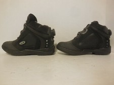 Kids Size 3 AXO Striker