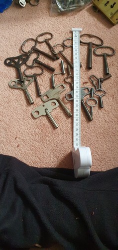 Vintage antique clock - 18, keys