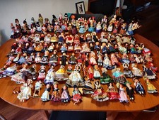 Vintage Doll Collection Joblot (130 approx) Dolls in Traditional Dress
