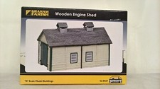 Graham Farish Scenecraft 42-0029 Wooden Engine Shed N Gauge **NEW**
