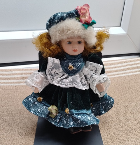 Red headed vintage - style, doll