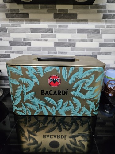 Bacardi rum metal - metal, chest