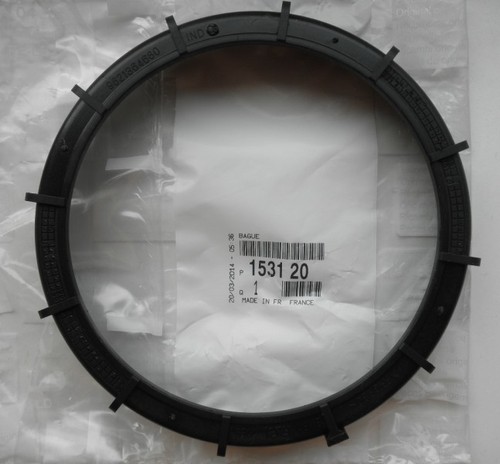 Fuel tank locking ring for - locking,