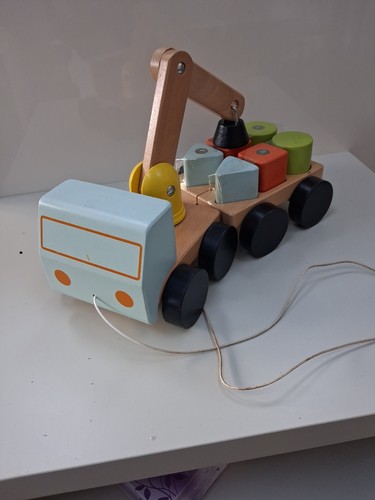 Wooden pullalong lorry and - pullalong,