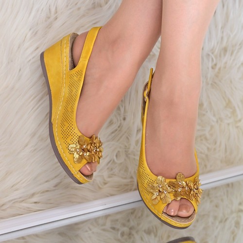 Womens low heel wedges flower - low,