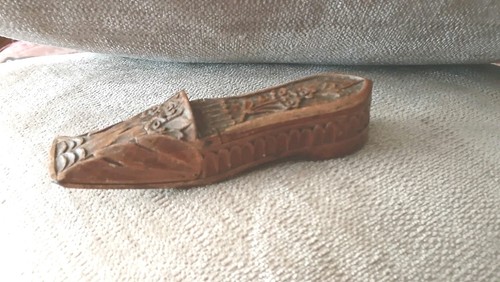 Unusual vintage carved treen - vintage,
