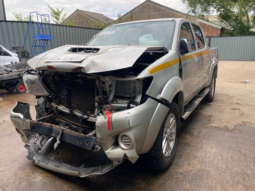 Toyota hilux breaking spare - toyota,
