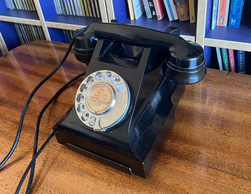 Gpo iconic bakelite telephone - iconic,