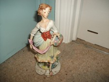 Capodimonte Figurine - Lady /
