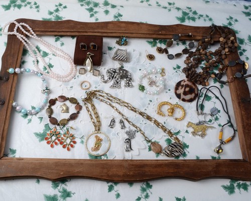 Vintage modern wearable - to,