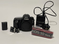 Canon EOS 5D Mark IV DSLR