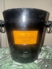 black Venve Clicquot Ponsardin