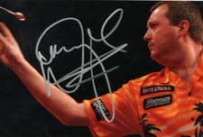 DARTS: WAYNE MARDLE 'HAWAII 501' SIGNED 6x4 ACTION PHOTO+COA