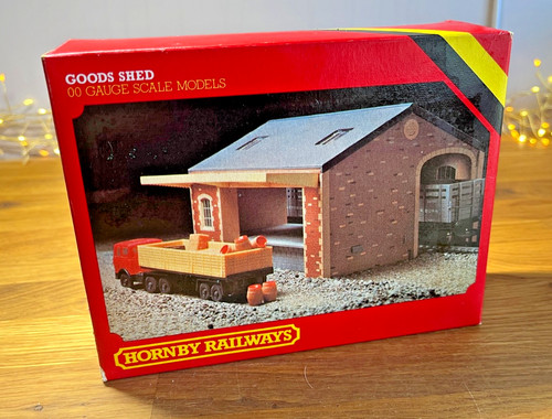Hornby r506 goods shed - goods, oo