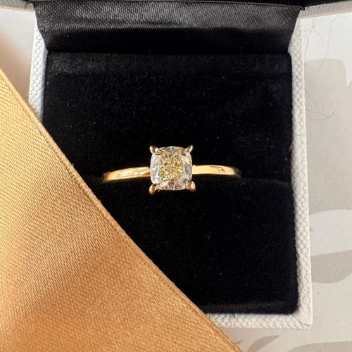 18ct yellow gold cushion - 18ct,