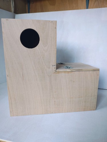 Mid size shaped nestbox for - size, l