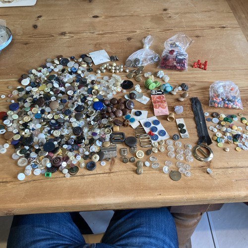 Hundreds vintage buttons - hundreds, of