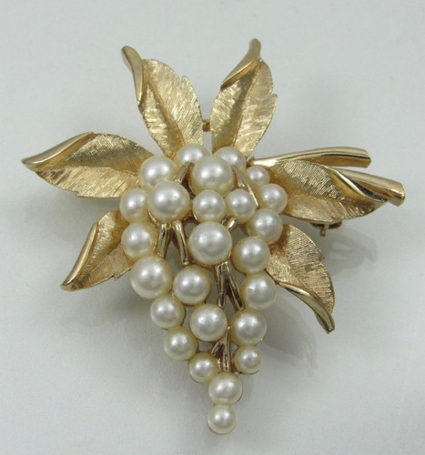 Vintage crown trifari - vintage,